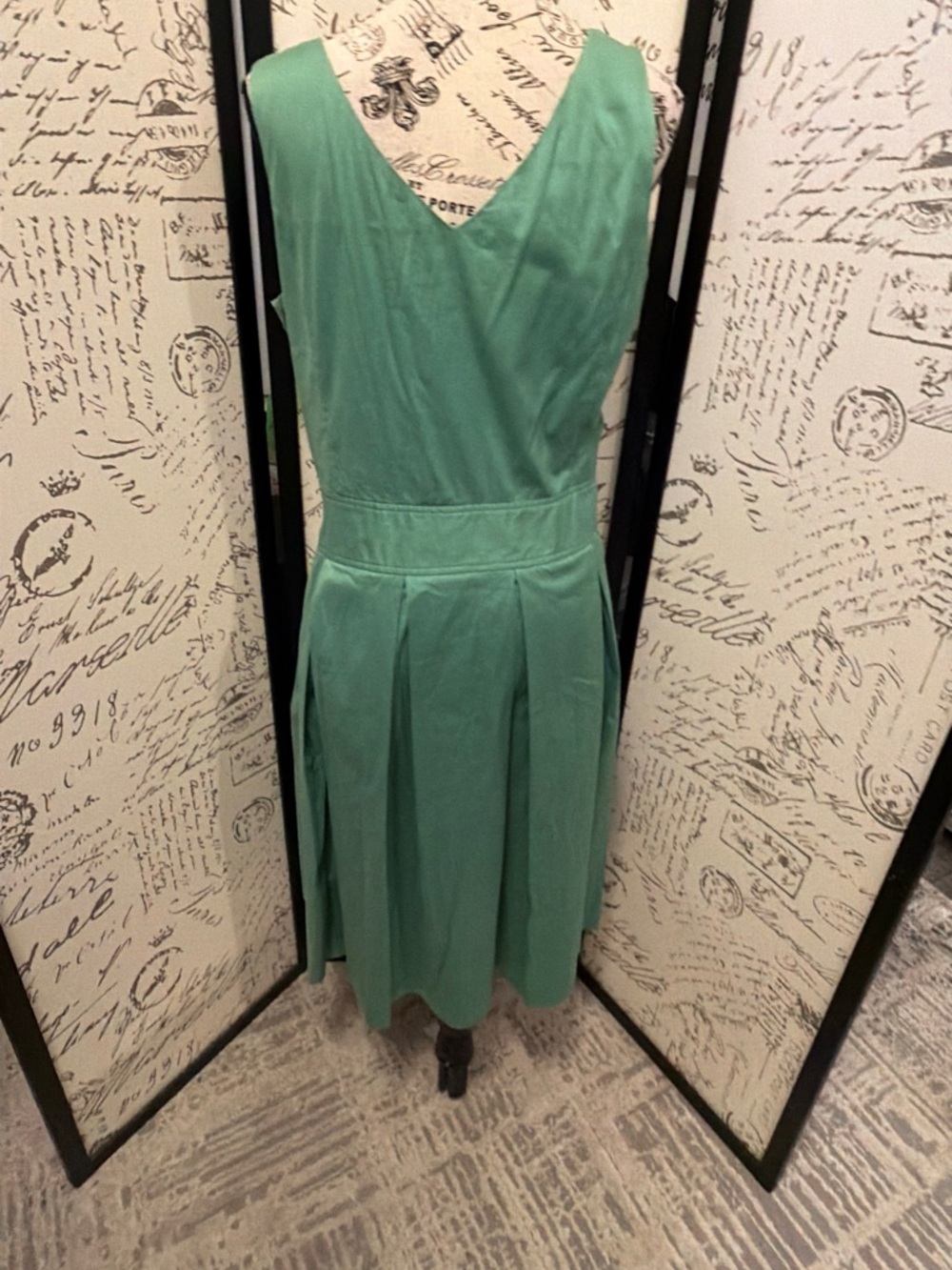 Casual Corner Mint Green Sleeveless V-Neck Midi Dress - Picture 2 of 8